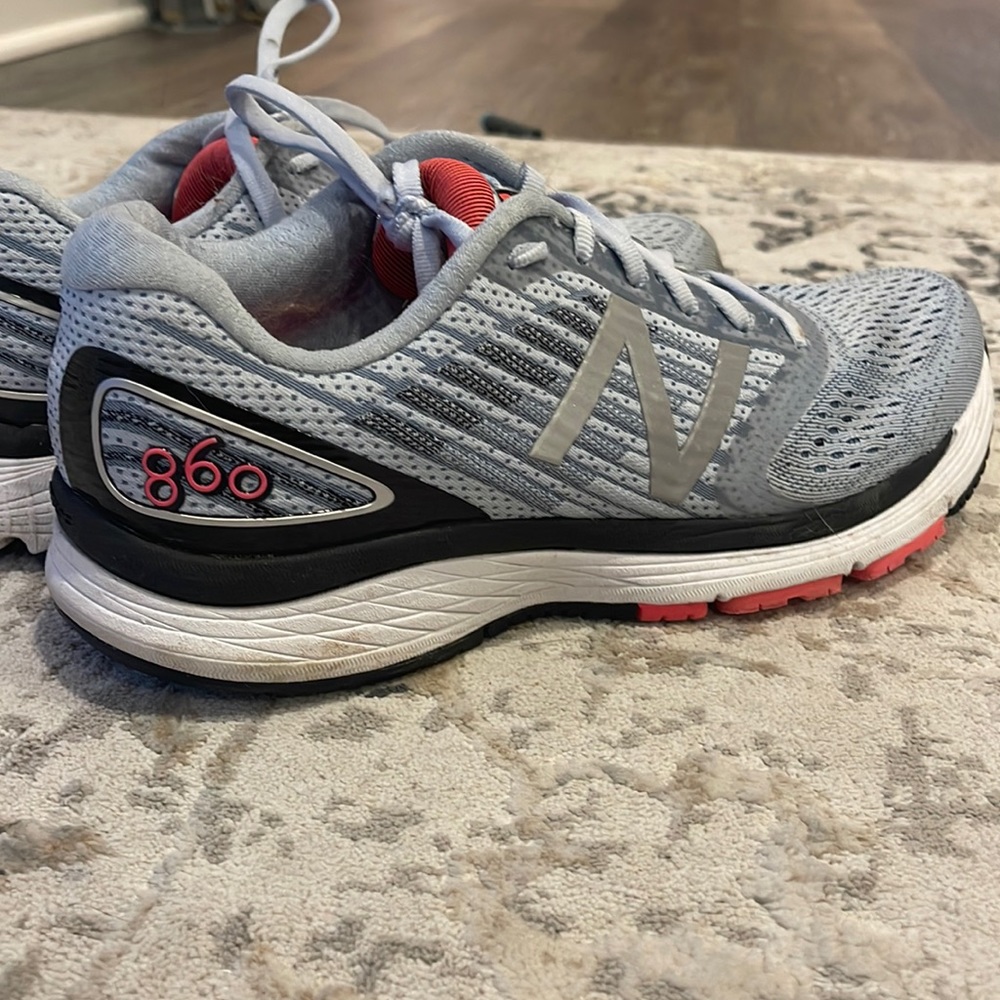 New balance 860 v9 like new condition. Soles look brand new. less than 5 miles